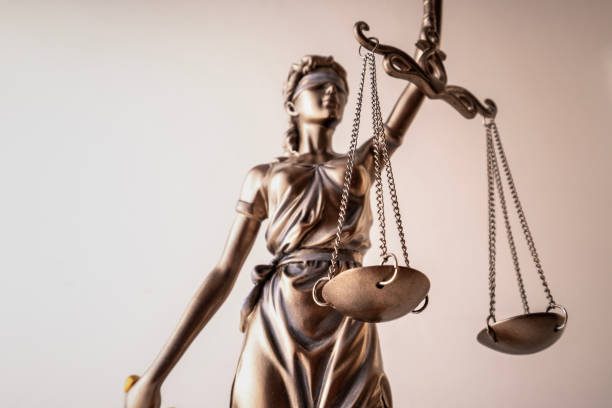 Statue de la Justice, symbole du combat judiciaire mené par l'association